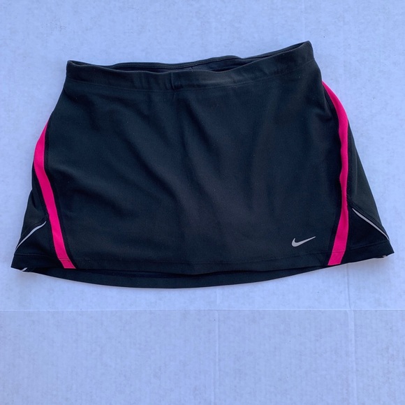 Nike Pants - NIKE FIT SKORT